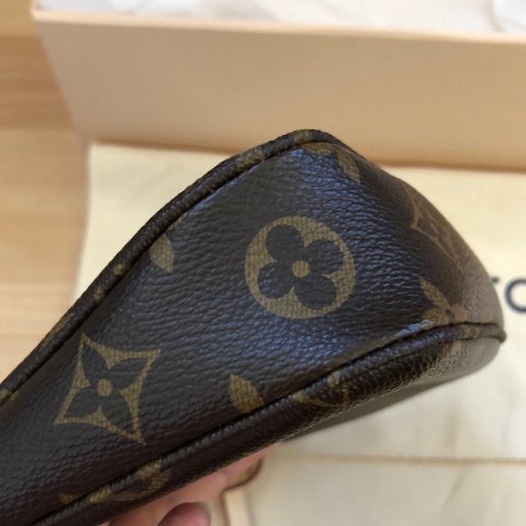 AUTHENTIC 🌸🌸 Pochette Accessory 🌸🌸 with Louis Vuitton Crossbody Strap - Picture 9 of 16